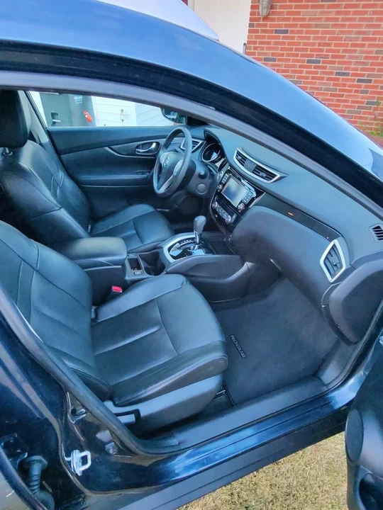 2016 Nissan Rogue - Image 11 of 19