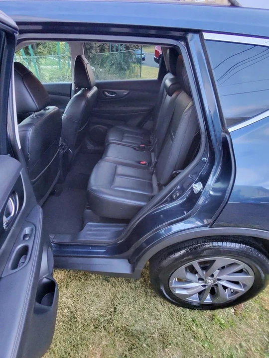 2016 Nissan Rogue - Image 10 of 19