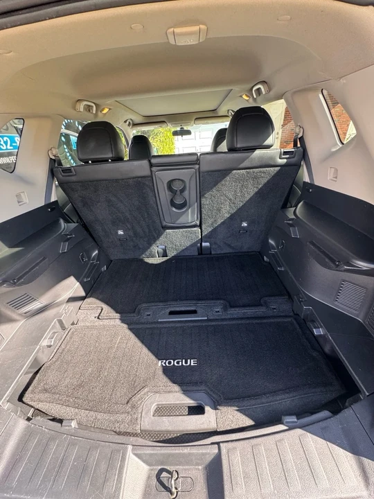 2016 Nissan Rogue - Image 17 of 19