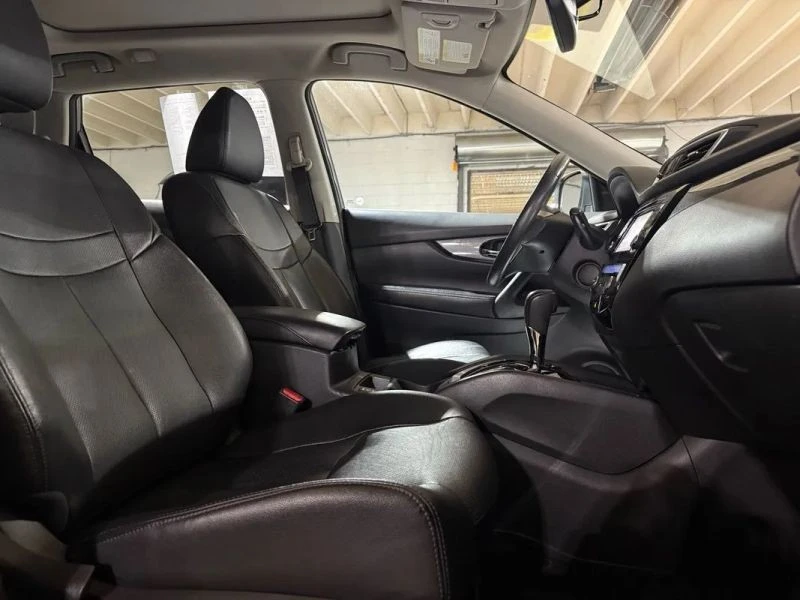 2016 Nissan Rogue - Image 10 of 12