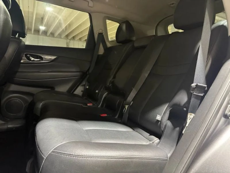 2016 Nissan Rogue - Image 11 of 12