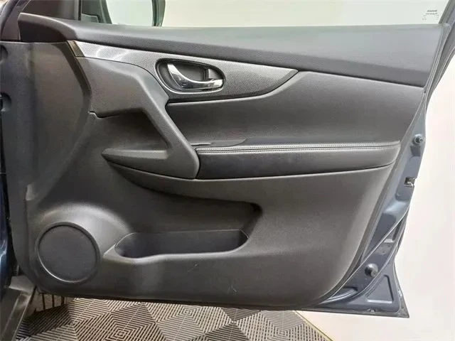 2016 Nissan Rogue - Image 8 of 12