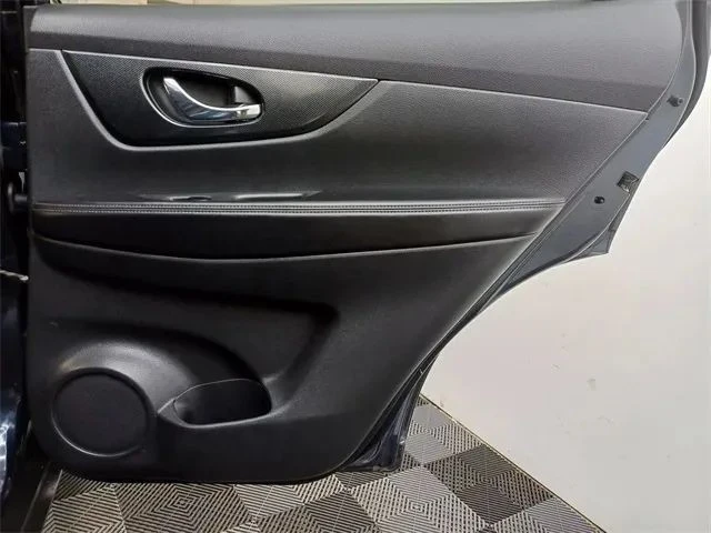 2016 Nissan Rogue - Image 11 of 12