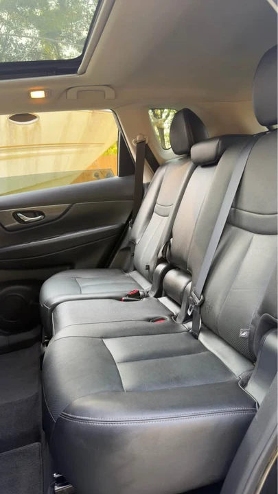 2016 Nissan Rogue - Image 10 of 20