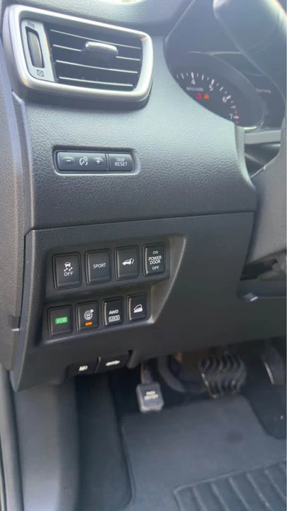 2016 Nissan Rogue - Image 16 of 20