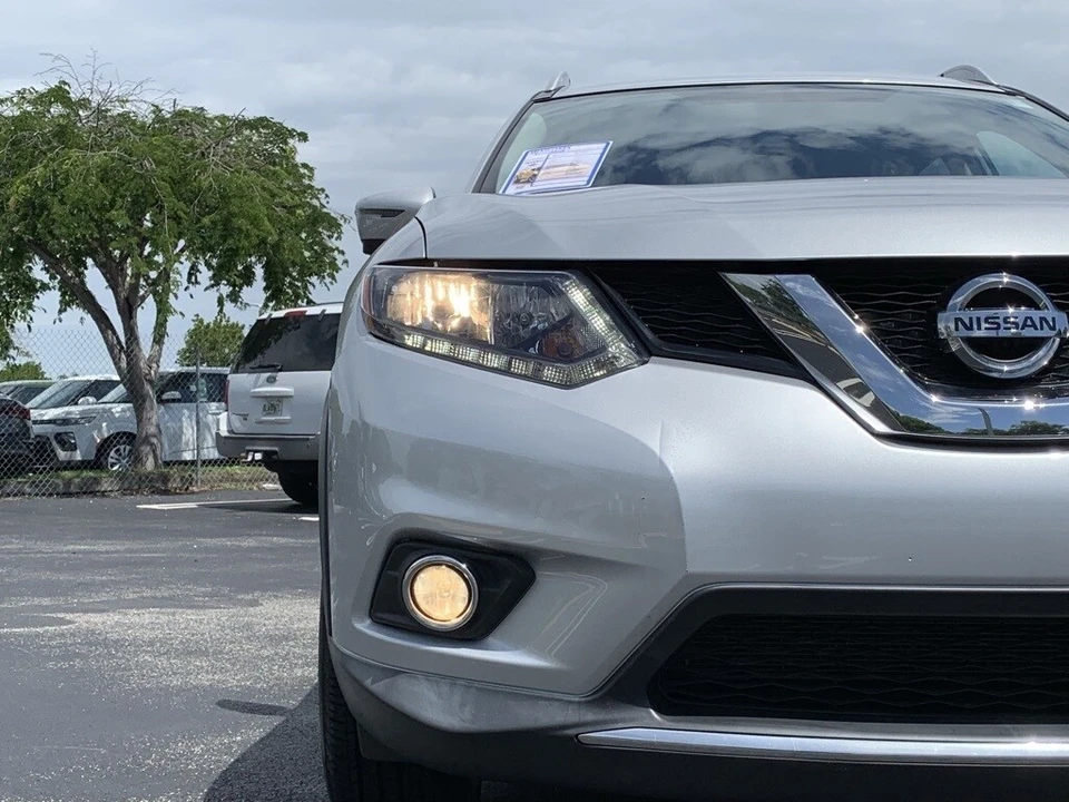 2016 Nissan Rogue - Image 11 of 12