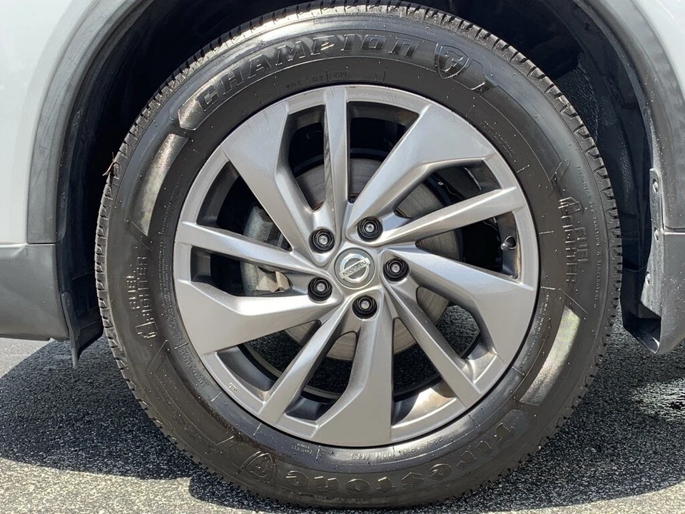 2016 Nissan Rogue - Image 10 of 12