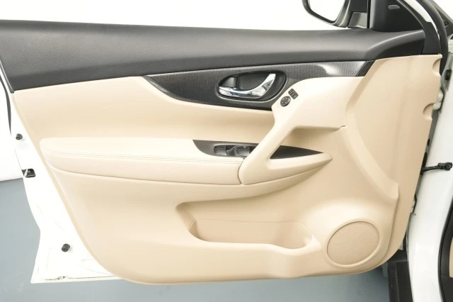 2016 Nissan Rogue - Image 31 of 31
