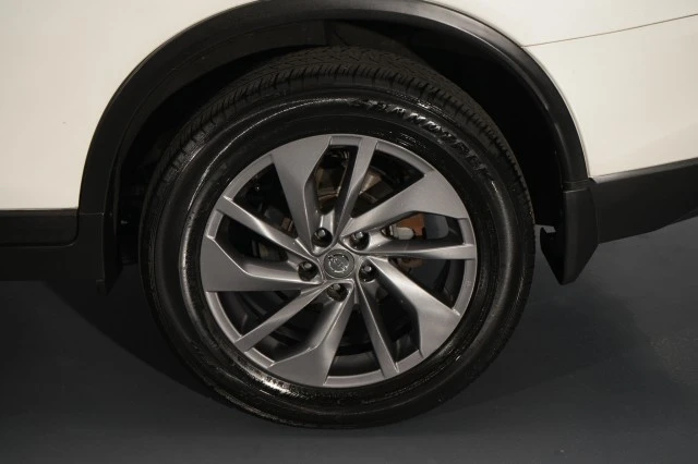 2016 Nissan Rogue - Image 23 of 31