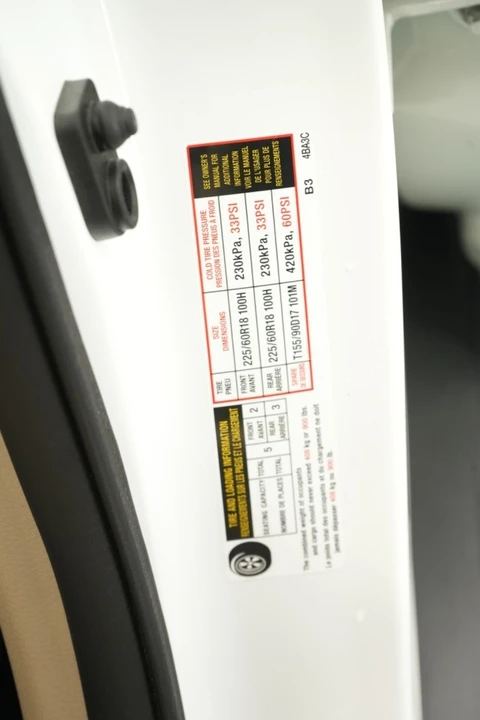 2016 Nissan Rogue - Image 29 of 31