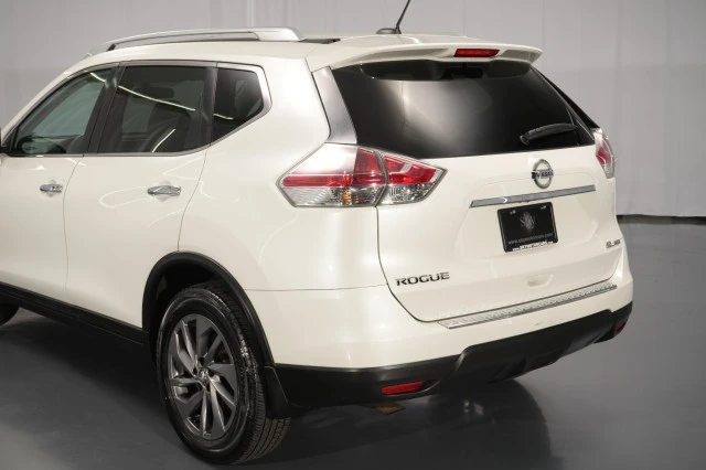 2016 Nissan Rogue - Image 19 of 31