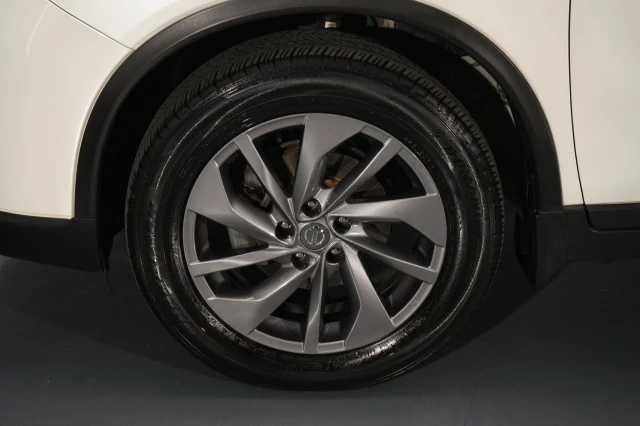 2016 Nissan Rogue - Image 22 of 31