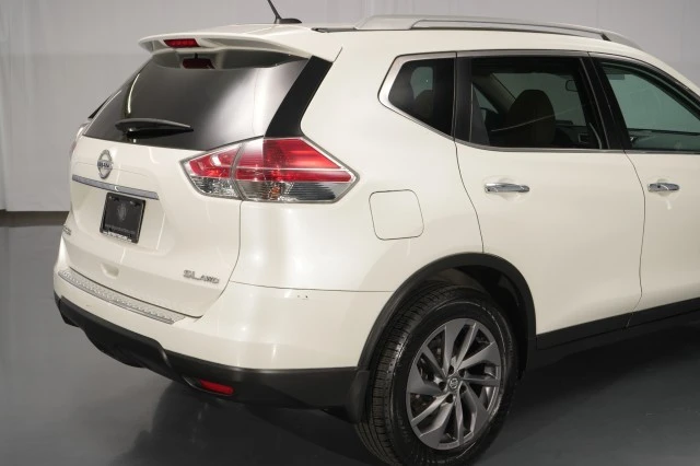 2016 Nissan Rogue - Image 16 of 31