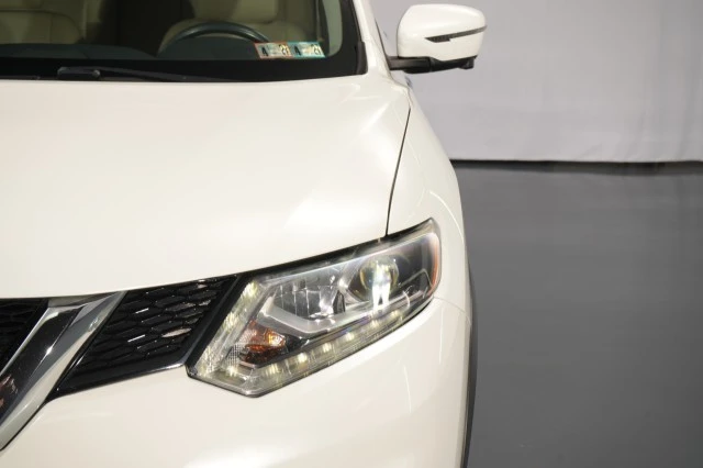 2016 Nissan Rogue - Image 11 of 31