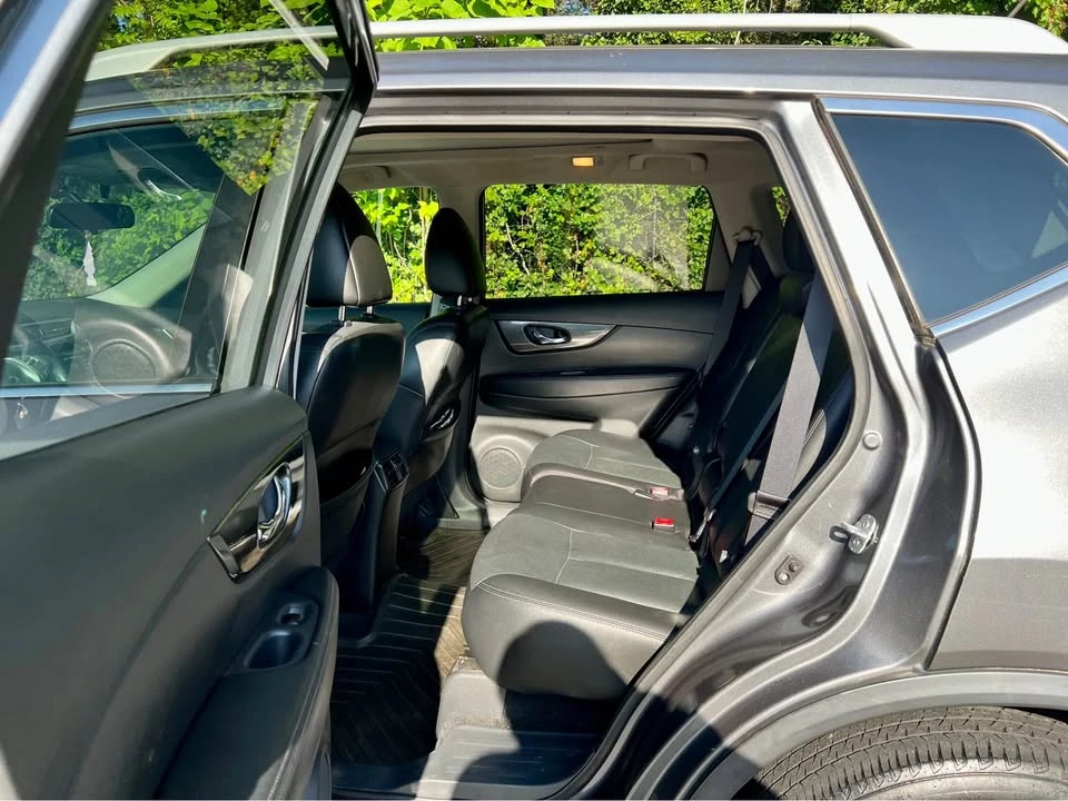 2016 Nissan Rogue - Image 4 of 5