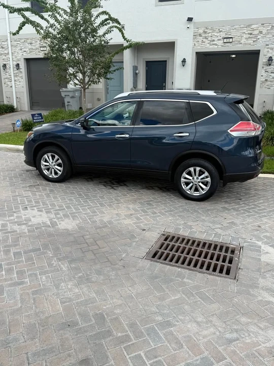 2016 Nissan Rogue - Image 2 of 9