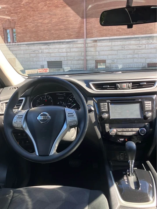 2016 Nissan Rogue - Image 10 of 15