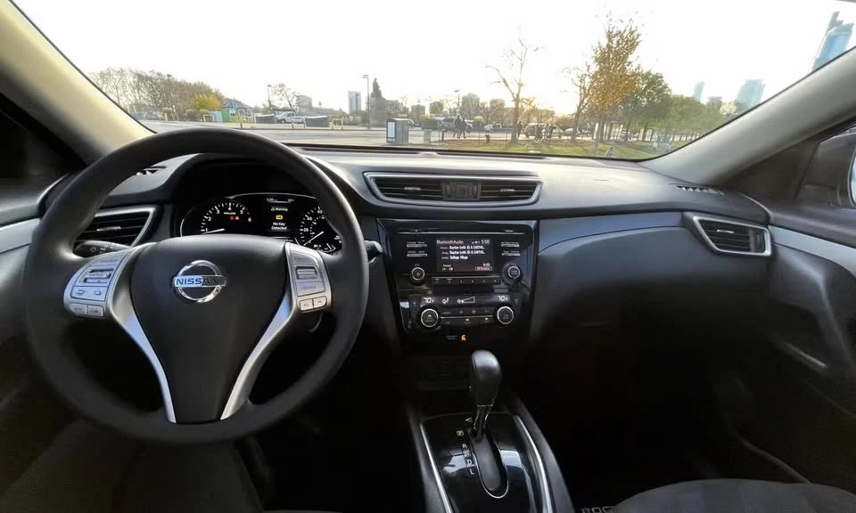 2016 Nissan Rogue - Image 10 of 15