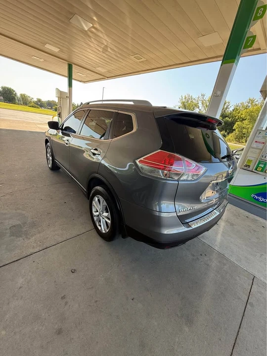 2016 Nissan Rogue - Image 2 of 6