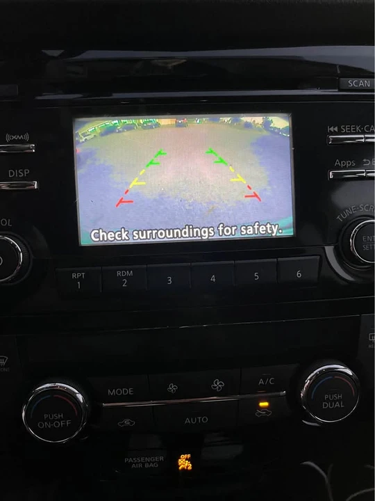 2016 Nissan Rogue - Image 18 of 20