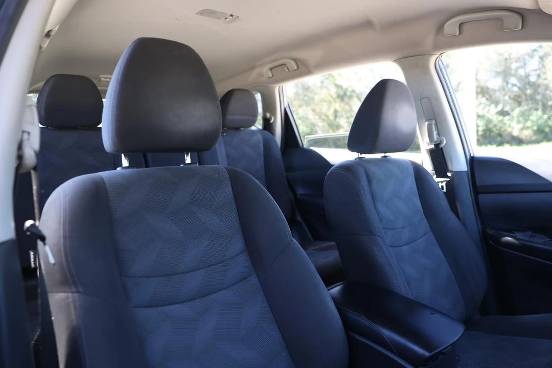 2016 Nissan Rogue - Image 18 of 21