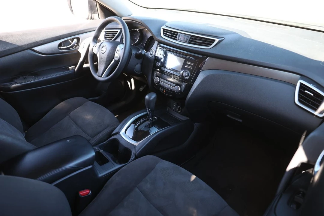 2016 Nissan Rogue - Image 16 of 21