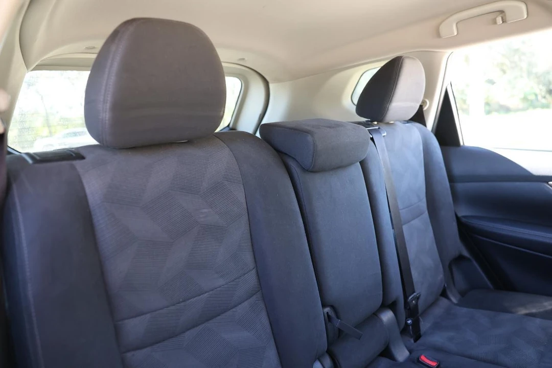 2016 Nissan Rogue - Image 14 of 21