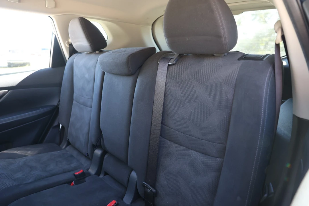 2016 Nissan Rogue - Image 8 of 12