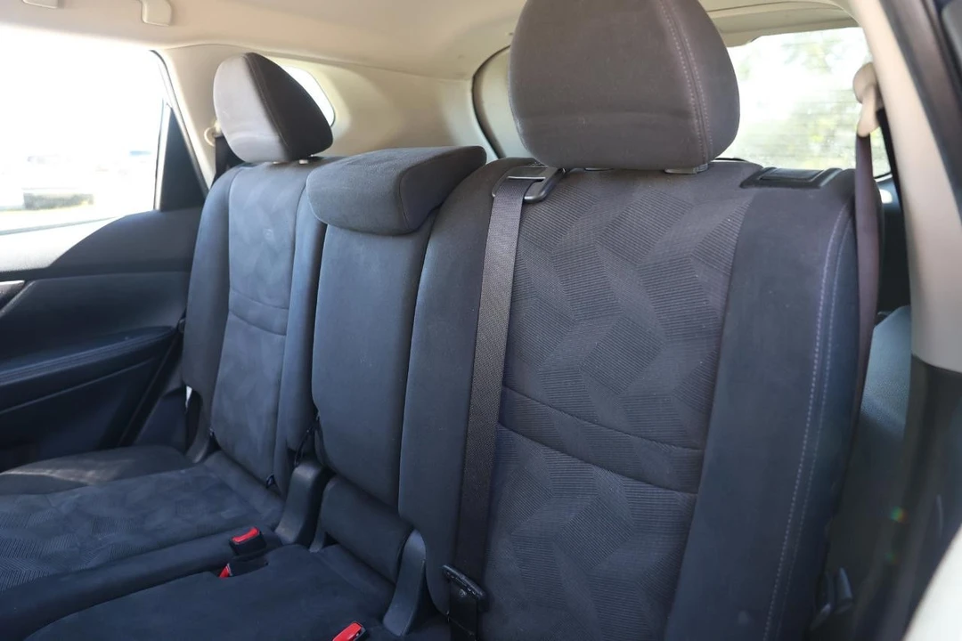 2016 Nissan Rogue - Image 8 of 21