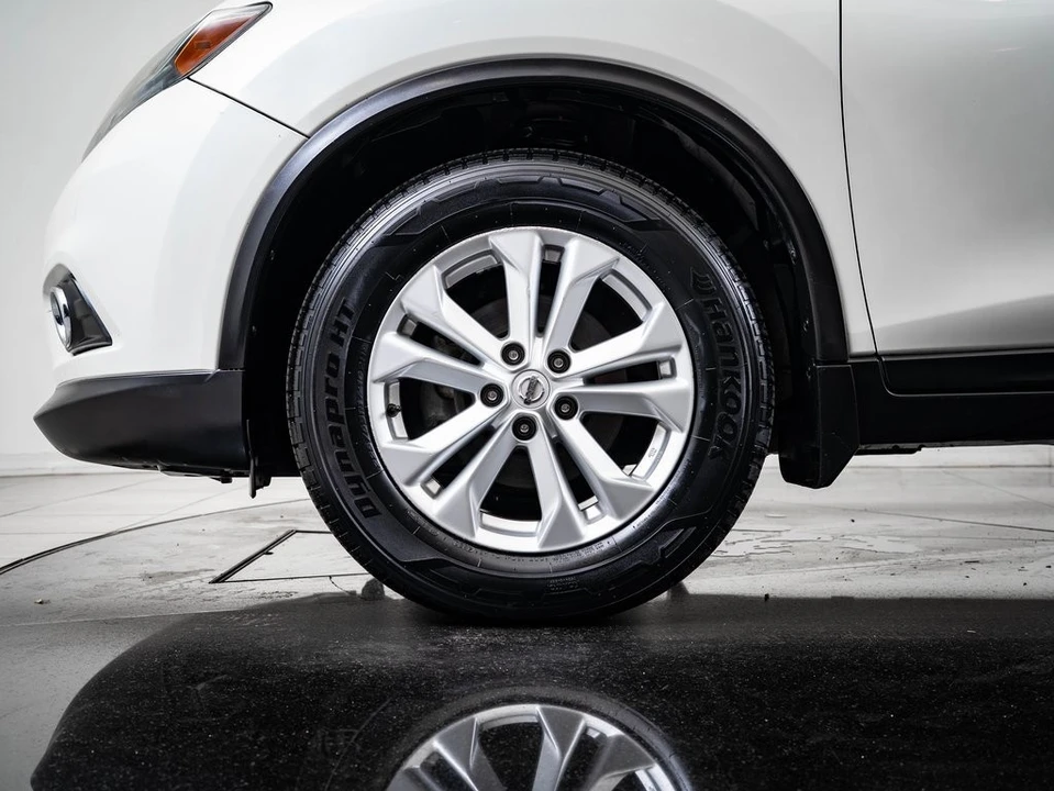 2016 Nissan Rogue - Image 13 of 21