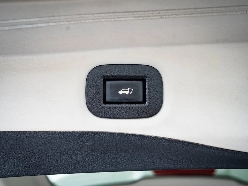 2016 Nissan Rogue - Image 17 of 21