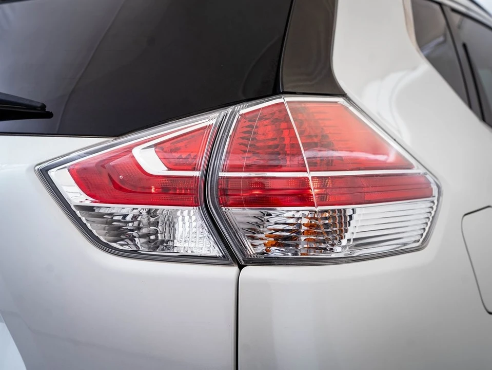 2016 Nissan Rogue - Image 9 of 21