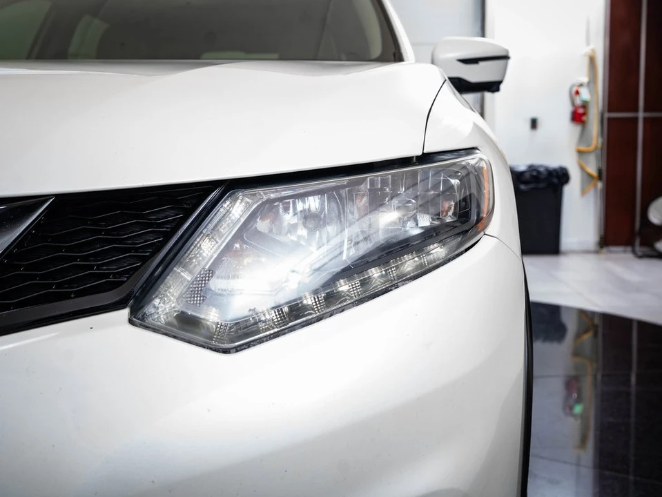2016 Nissan Rogue - Image 15 of 21