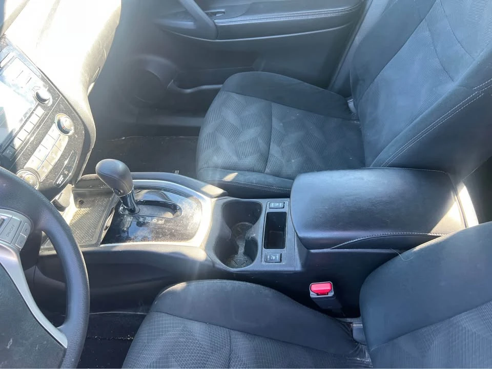 2016 Nissan Rogue - Image 13 of 14