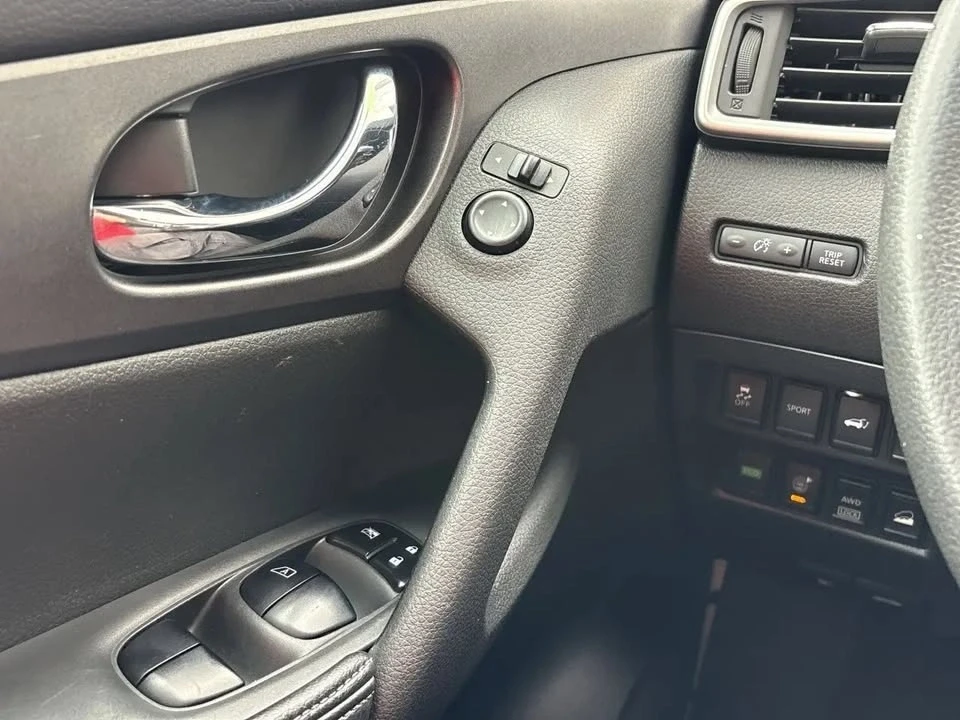 2016 Nissan Rogue - Image 13 of 20