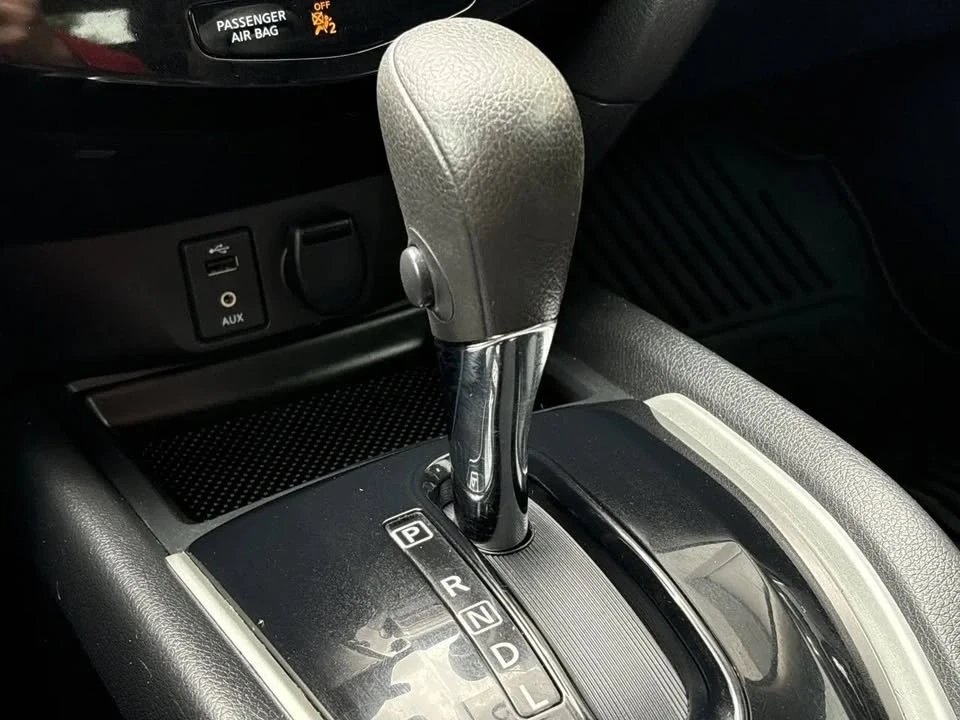 2016 Nissan Rogue - Image 19 of 20