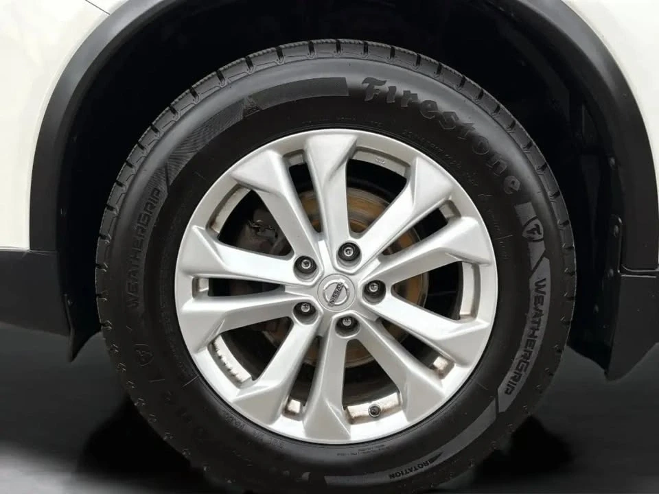 2016 Nissan Rogue - Image 10 of 20