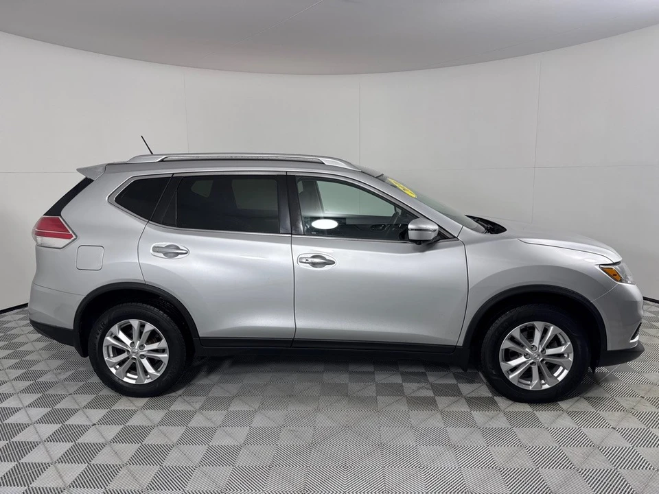 2016 Nissan Rogue - Image 4 of 12