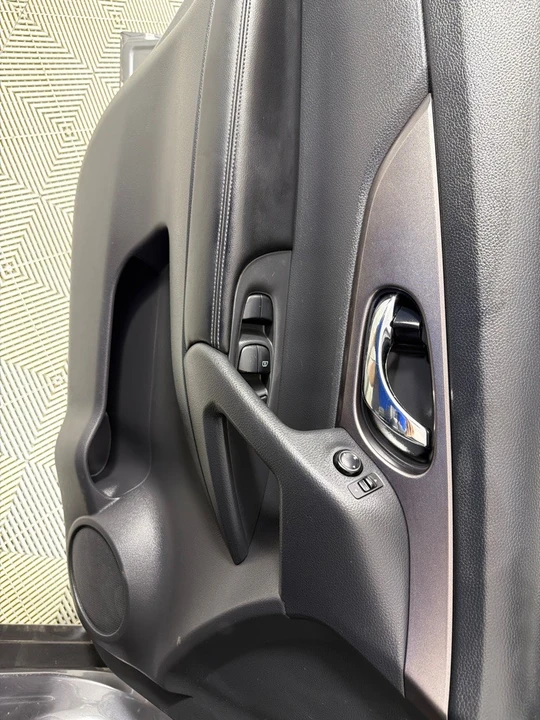 2016 Nissan Rogue - Image 11 of 12