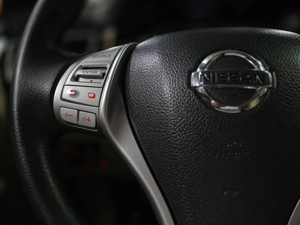 2016 Nissan Rogue - Image 18 of 21