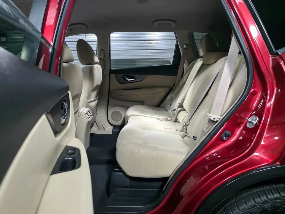 2016 Nissan Rogue - Image 15 of 21