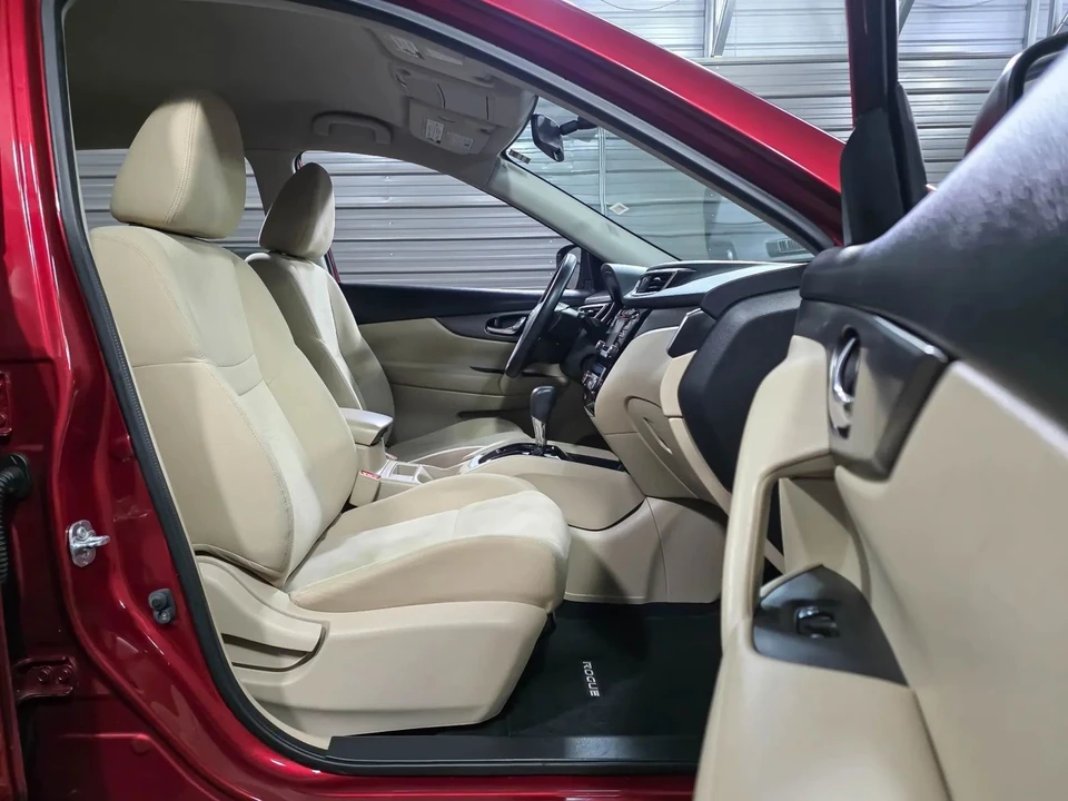 2016 Nissan Rogue - Image 14 of 21