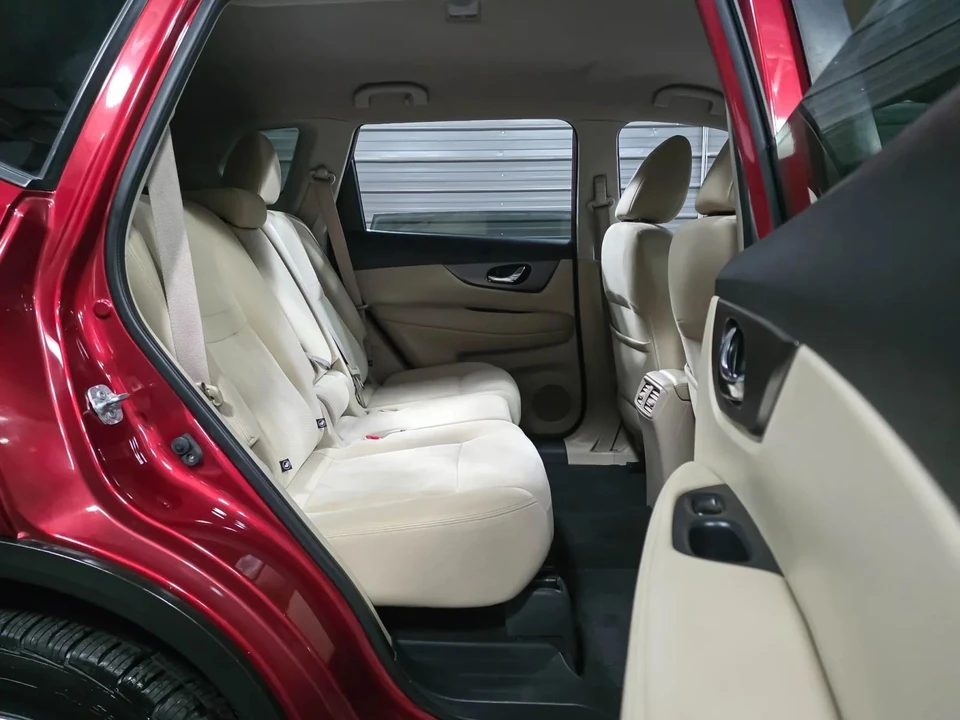 2016 Nissan Rogue - Image 16 of 21