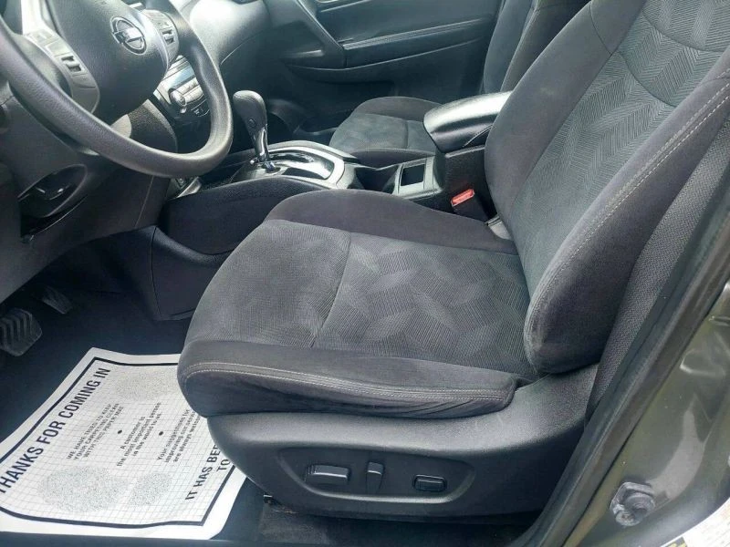 2016 Nissan Rogue - Image 5 of 12