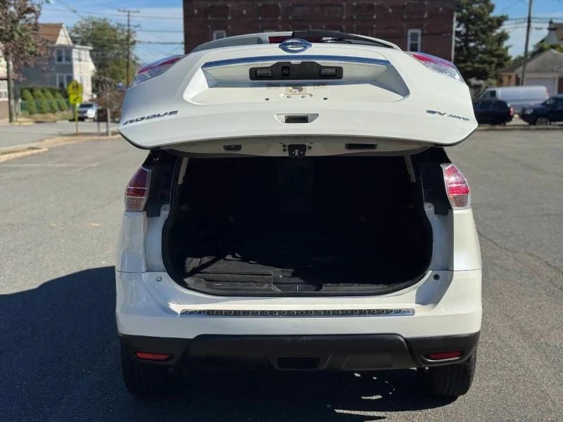 2016 Nissan Rogue - Image 10 of 12