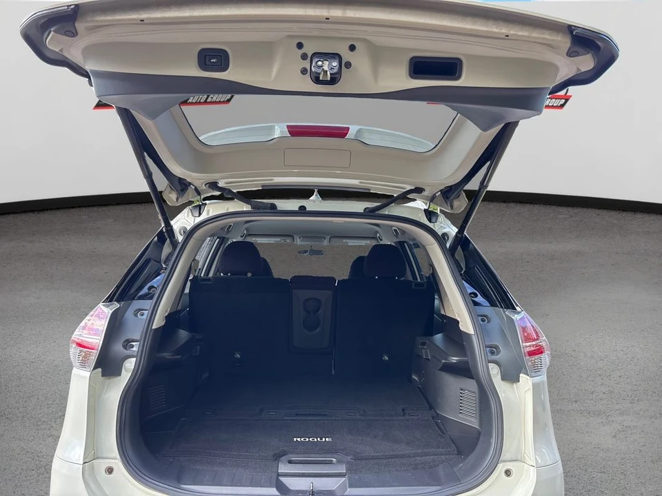 2016 Nissan Rogue - Image 11 of 12