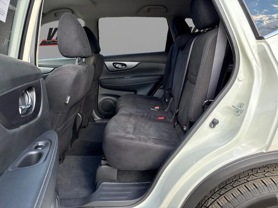 2016 Nissan Rogue - Image 10 of 12