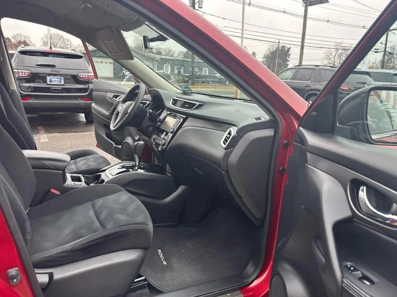 2016 Nissan Rogue - Image 10 of 12