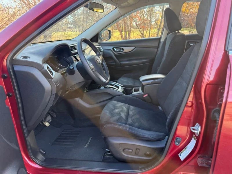 2016 Nissan Rogue - Image 11 of 12