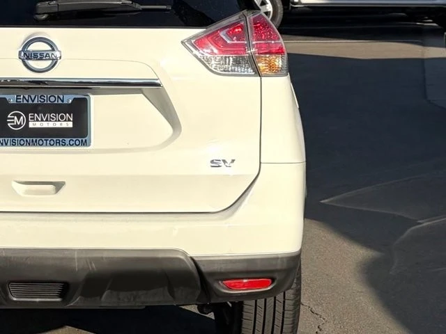 2016 Nissan Rogue - Image 10 of 12